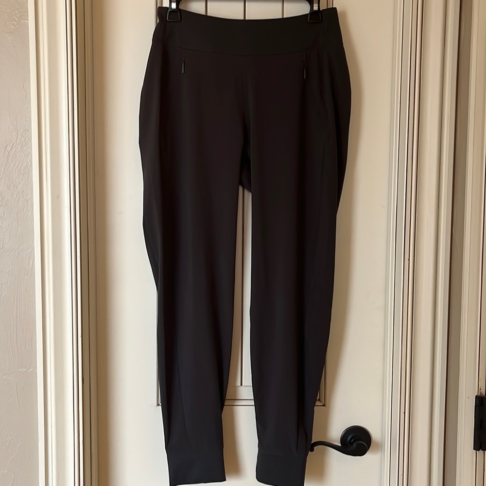 NWOT- Athleta Joggers- size 4